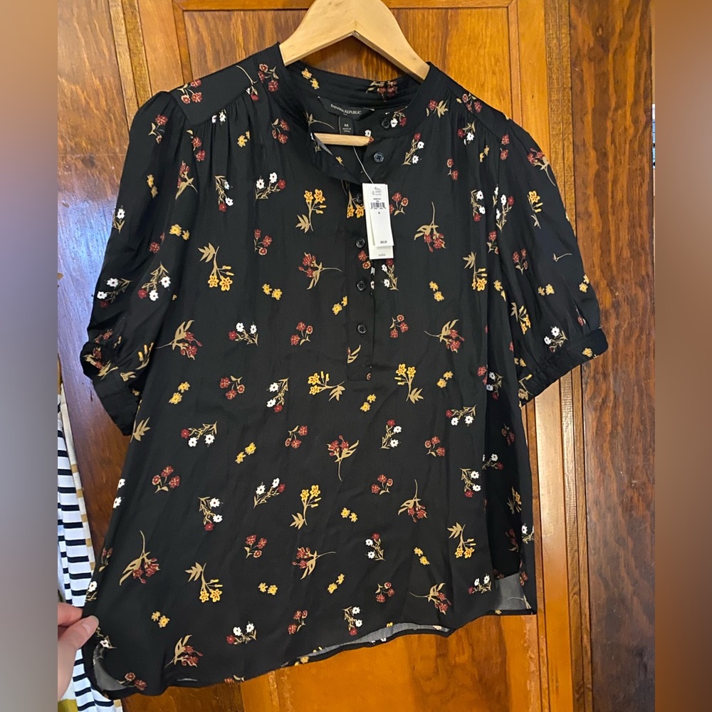 Banana Republic silky floral top